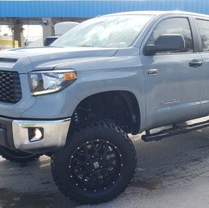 Meet your Posher, Derrick